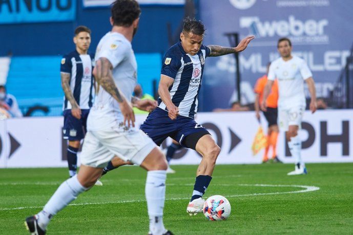 Talleres venció a Racing y quedó como único líder de la Liga Profesional de Fútbol