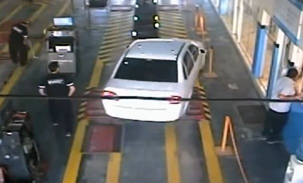 VIDEO Fue a renovar la VTV y casi destruye el lugar