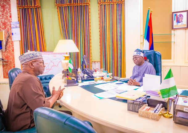 El presidente Bola Tinubu recibió al gobernador de Kwara, Abdulrahman Abdulrazaq El presidente Bola Tinubu recibió al gobernador de Kwara, Abdulrahman Abdulrazaq
