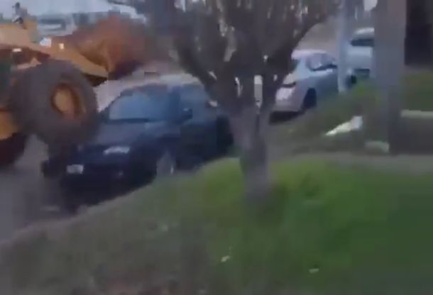 Dantesca escena que dejó un borracho al festejar la victoria de la Selección Argentina con una retroexcavadora