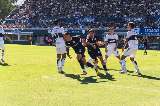 Independiente Rivadavia le ganó en la última a Gimnasia y llegó a lo más alto de la Zona B