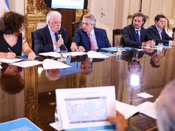 Alberto Fern&aacute;ndez en la reuni&oacute;n de Gabinete por el coronavirus