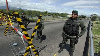 de nuevo una crisis en la frontera crea tension entre colombia y venezuela de nuevo una crisis en la frontera crea tension entre colombia y venezuela
