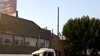 incendio en una fabrica de bicicletas en barracas: trabajan siete dotaciones de bomberos en el lugar incendio en una fabrica de bicicletas en barracas: trabajan siete dotaciones de bomberos en el lugar