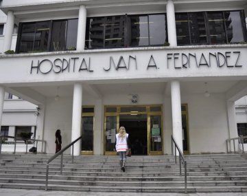 Las cinco salas de terapia intensiva del Hospital Fernández están al 100 por ciento