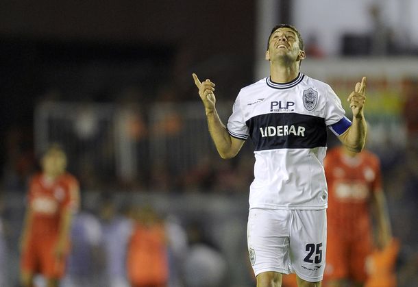 Gimnasia sorprendió y le ganó a Independiente en Avellaneda