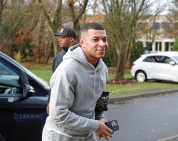 Malestar en PSG tras el anuncio de Mbappé de que no renovará su contrato