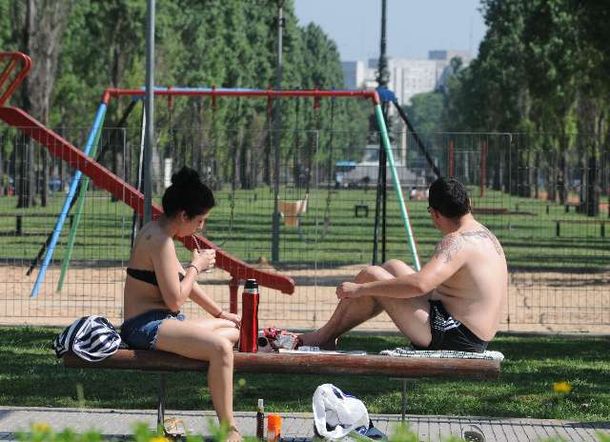 Otra jornada sofocante en la Ciudad y sigue la alerta por el calor