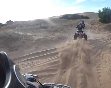 El joven de 28 años murió al caer de un médano con su cuatriciclo.