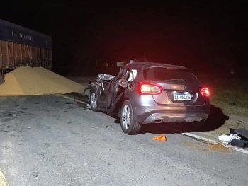 Choque trágico en la Ruta 88: se desprendió el acoplado de un camión y murieron un médico y un nene