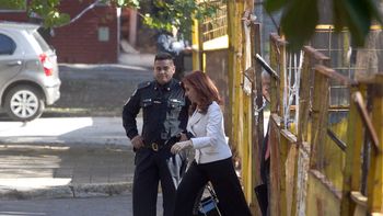 Cristina Kirchner ingresando a Comodoro Py Cristina Kirchner ingresando a Comodoro Py