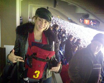Shakira y su bebé, Milan, fueron a ver a Piqué a la cancha