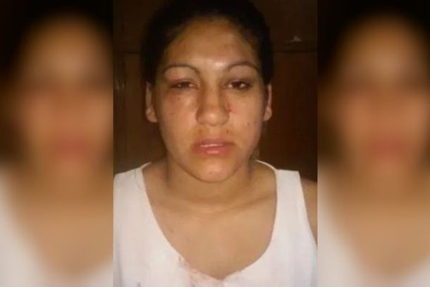 La golpearon con su bebé en brazos en Bernal por ser linda