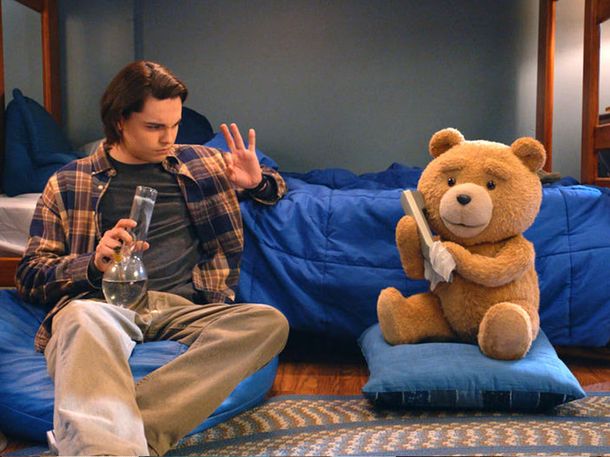 Max Burkholder de Ted, la serie presentó la temporada 2 en exclusiva: Queríamos estar a la altura