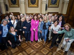 Cristina Kirchner recibió en el Senado a integrantes de la Red Nacional de Mujeres