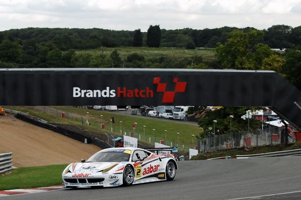 El argentino se hace fuerte en la pista inglesa