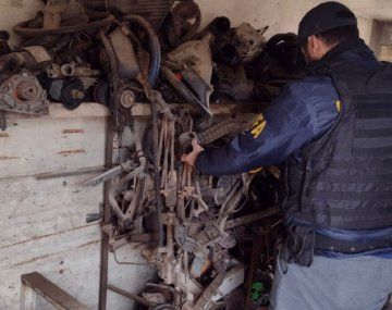 Secuestran 125 autos en cinco desarmaderos