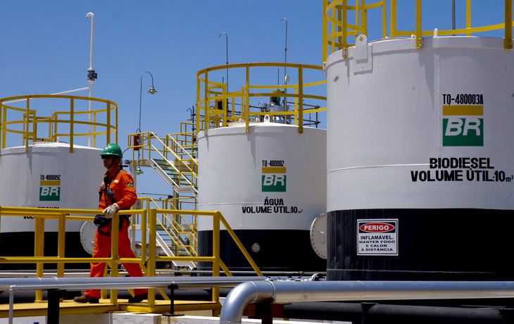 YPF desmintió oferta para comprar activos de Petrobras en Argentina