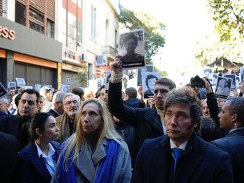 Javier Milei participó del acto por el aniversario del atentado a la AMIA: No vamos a parar