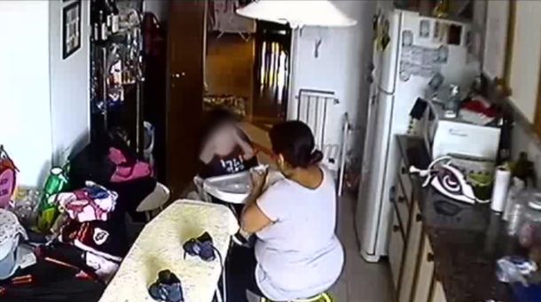 VIDEO: Mirá cómo le pegaba esta niñera a un bebé