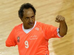 Daniel Scioli sorprendió con una yerba con su apodo y se comparó con Lionel Messi: Si él puede...