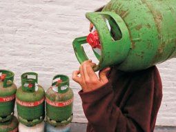 Javier Milei eliminó los fideicomisos para financiar subsidios a las garrafas de gas y obras viales