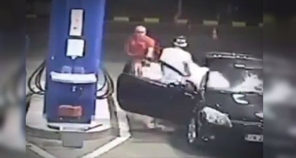 No quiso apagar su cigarrillo en una estación de servicio