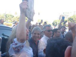 En medio del escándalo cripto, Karina Milei y Luis Caputo buscaron afiliaciones en Palermo