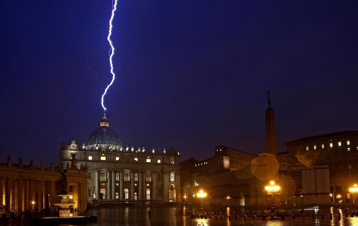 El profético rayo que cayó en el Vaticano tras la renuncia del papa Benedicto XVI