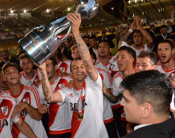 D´Alessandro levantando la Copa Argentina