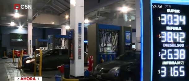 Tras la megadevaluación, aumentó la nafta y el litro de la súper ya supera los 33 pesos