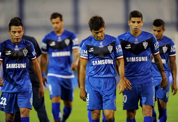Con goles de Pratto, Vélez ganó en Varela y cortó su mala racha como visitante