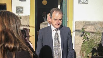 Cabildo Abierto busca tratar de manera urgente el proyecto de ley de reestructuración de deudas. Cabildo Abierto busca tratar de manera urgente el proyecto de ley de reestructuración de deudas.