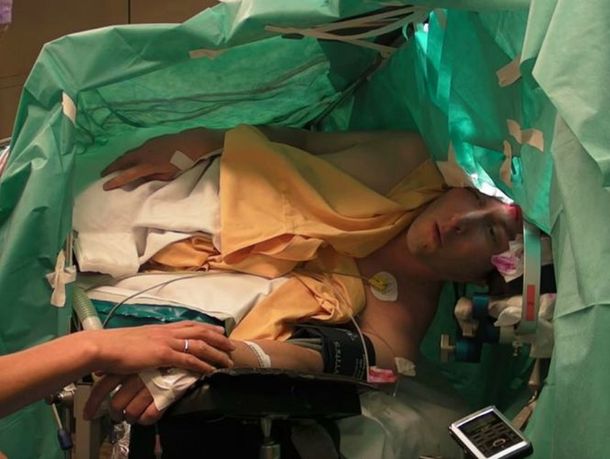 Impresionante: canta ópera mientras le extirpan un tumor cerebral