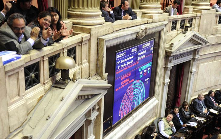 Leyes económicas, aprobadas en una maratónica sesión