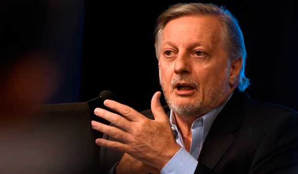 Denuncian a Aranguren por sobreprecios de más de 1000 millones de pesos en las tarifas de gas