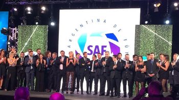 Todo el staff periodístico de las nuevas señales posa durante la presentación Todo el staff periodístico de las nuevas señales posa durante la presentación