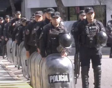 La Infantería de la Policía de la Ciudad se apostó en la casa de Cristina pero se retiró