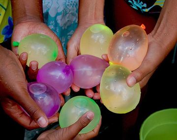 Carnaval trágico: nena de 3 años murió ahogada con una bombucha