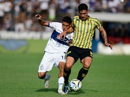 con un golazo de barros schelotto, gimnasia le gano 3-1 a aldosivi en el bosque con un golazo de barros schelotto, gimnasia le gano 3-1 a aldosivi en el bosque