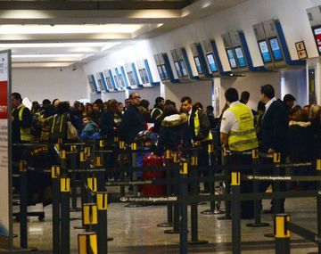 Dictaron la conciliación y los controladores aéreos levantaron el paro