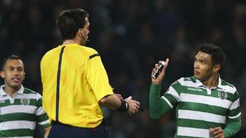 otra locura de teo: le robo el aerosol al arbitro para festejar un gol y lo amonestaron otra locura de teo: le robo el aerosol al arbitro para festejar un gol y lo amonestaron