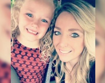 Le puso Abcde a su hija y explotó porque se rieron de ella en el aeropuerto