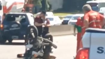 tragedia en la general paz: un muerto tras el choque entre un auto y una moto tragedia en la general paz: un muerto tras el choque entre un auto y una moto