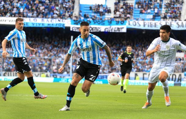 Racing salvó el invicto sobre la hora ante Banfield