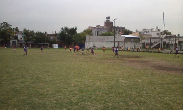 Como en el #Superpapelón: suspenden un partido de fútbol infantil por un ataque con gas pimienta
