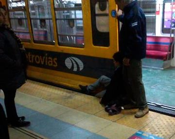 La línea B estuvo demorada 4 horas porque un hombre quedó con el pie atascado en el andén