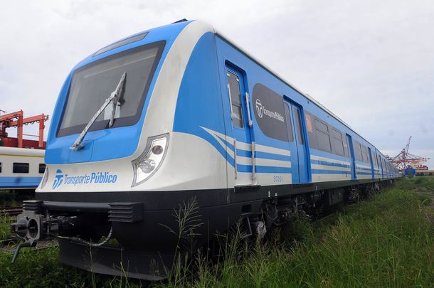 Capitanich y Randazzo presentan uno de los nuevos trenes del Sarmiento