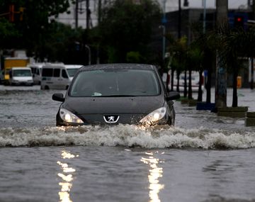 Un temporal de viento y lluvia azotó a Capital y el Conurbano