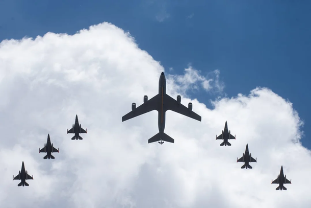 Los primeros seis aviones F-16 arribaron al país desde Dinamarca: Argentina potencia